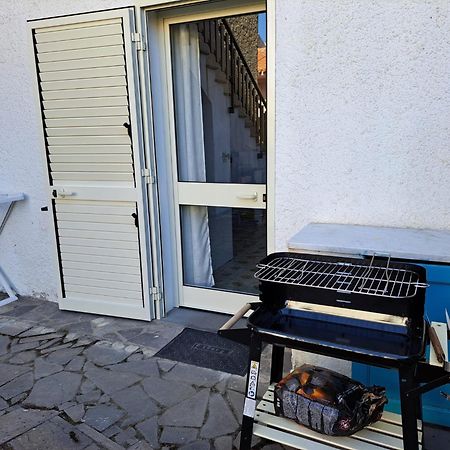 Lungomare Chess Apartment S'archittu Bagian luar foto