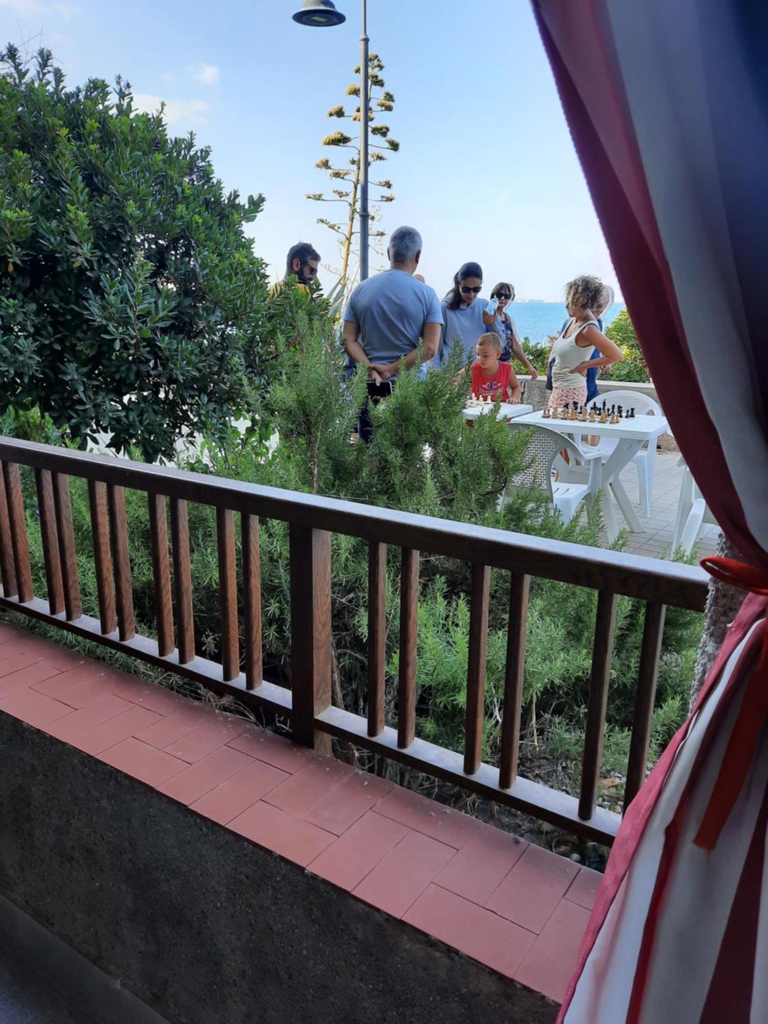 Lungomare Chess Apartment S'archittu Bagian luar foto