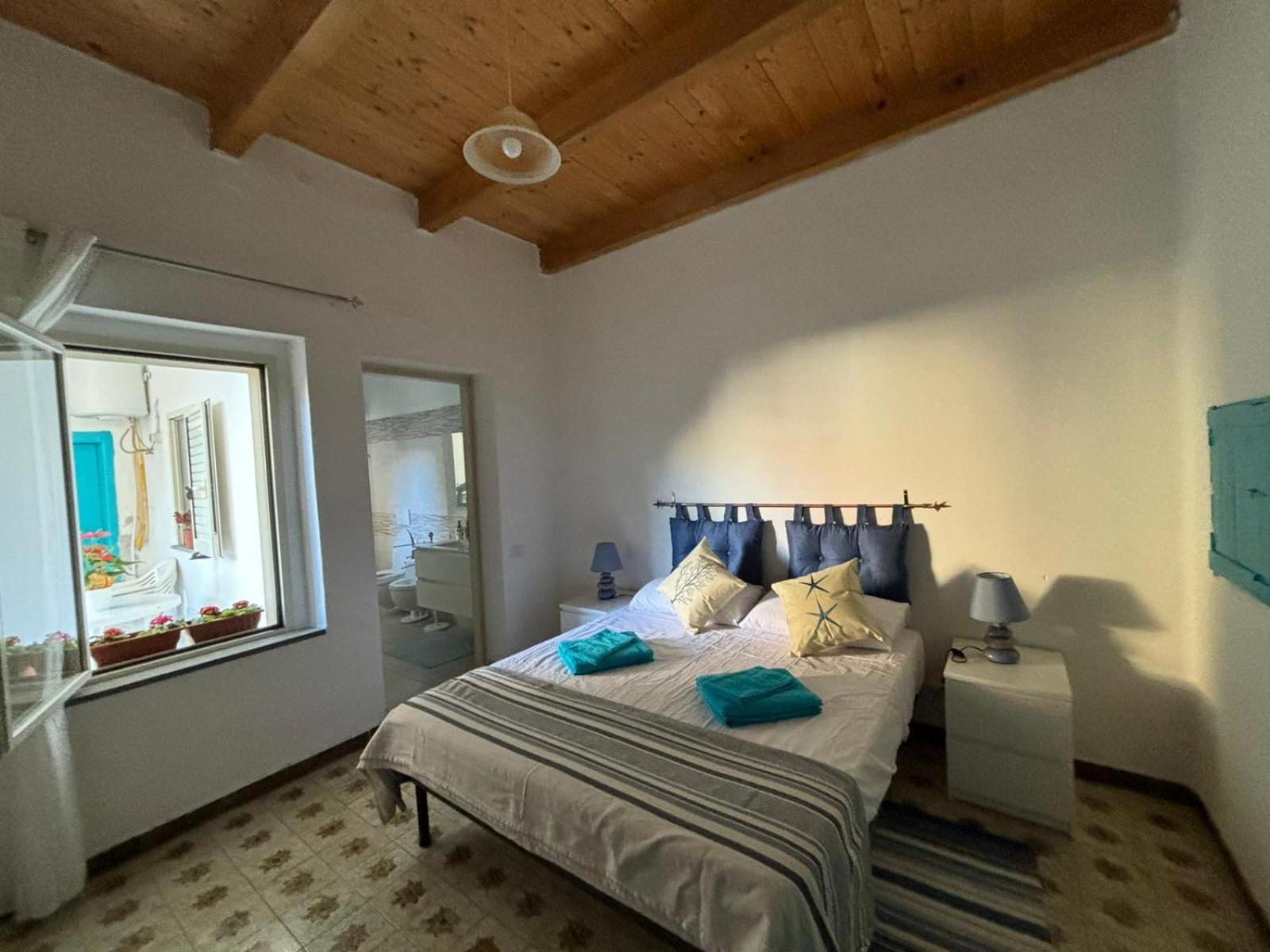 Lungomare Chess Apartment S'archittu Bagian luar foto