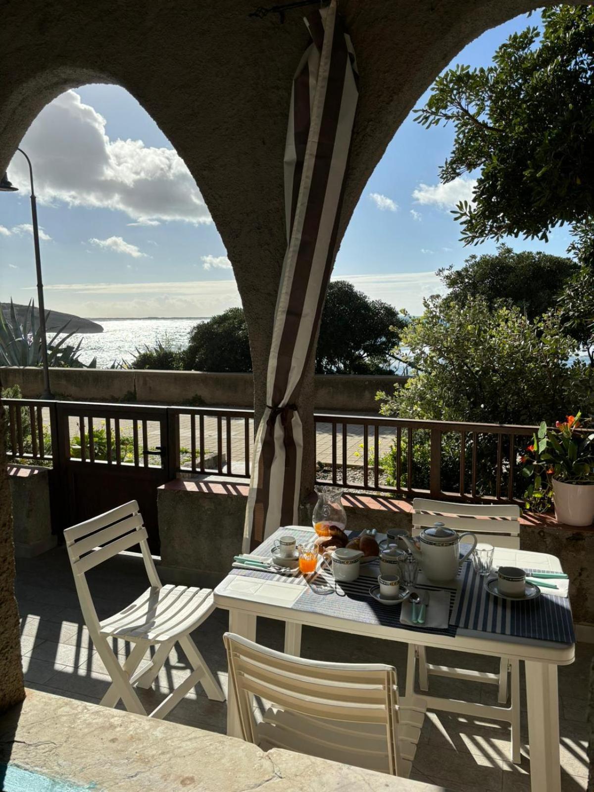 Lungomare Chess Apartment S'archittu Bagian luar foto